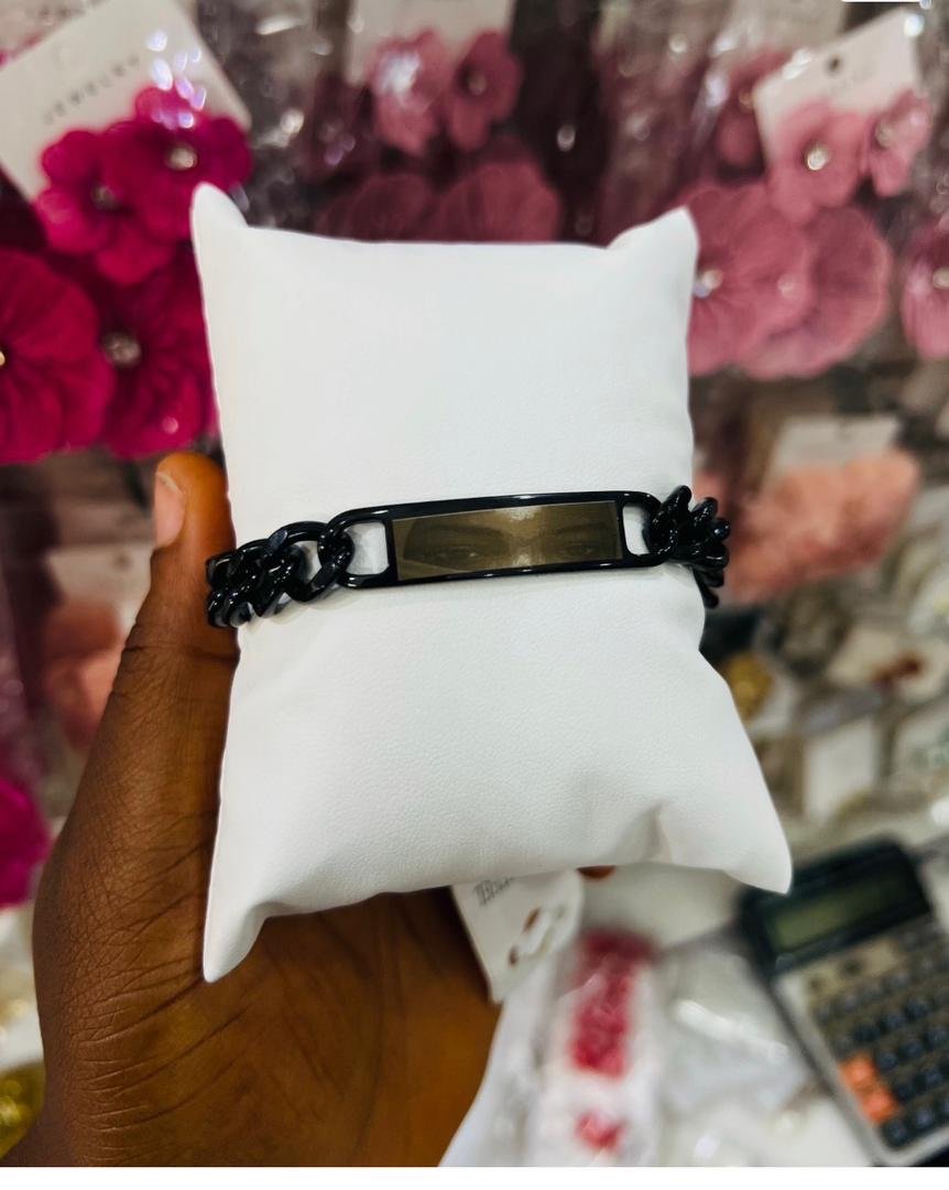 e516eb91-e6fc-42ed-a971-6e1b72e76904 Customized picture - Image 1