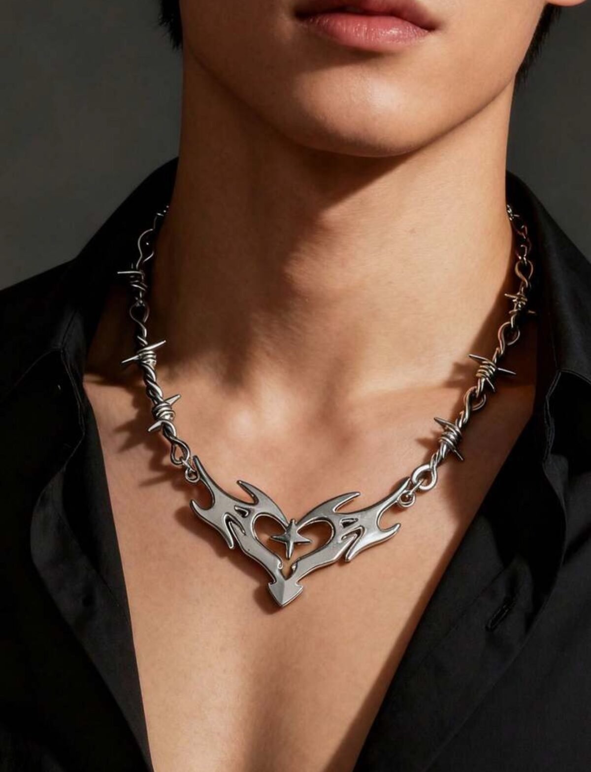 Gothic heart necklace - Image 2