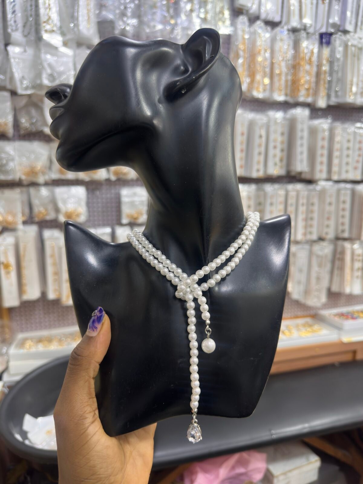 Cleavage pearl necklace - Image 2
