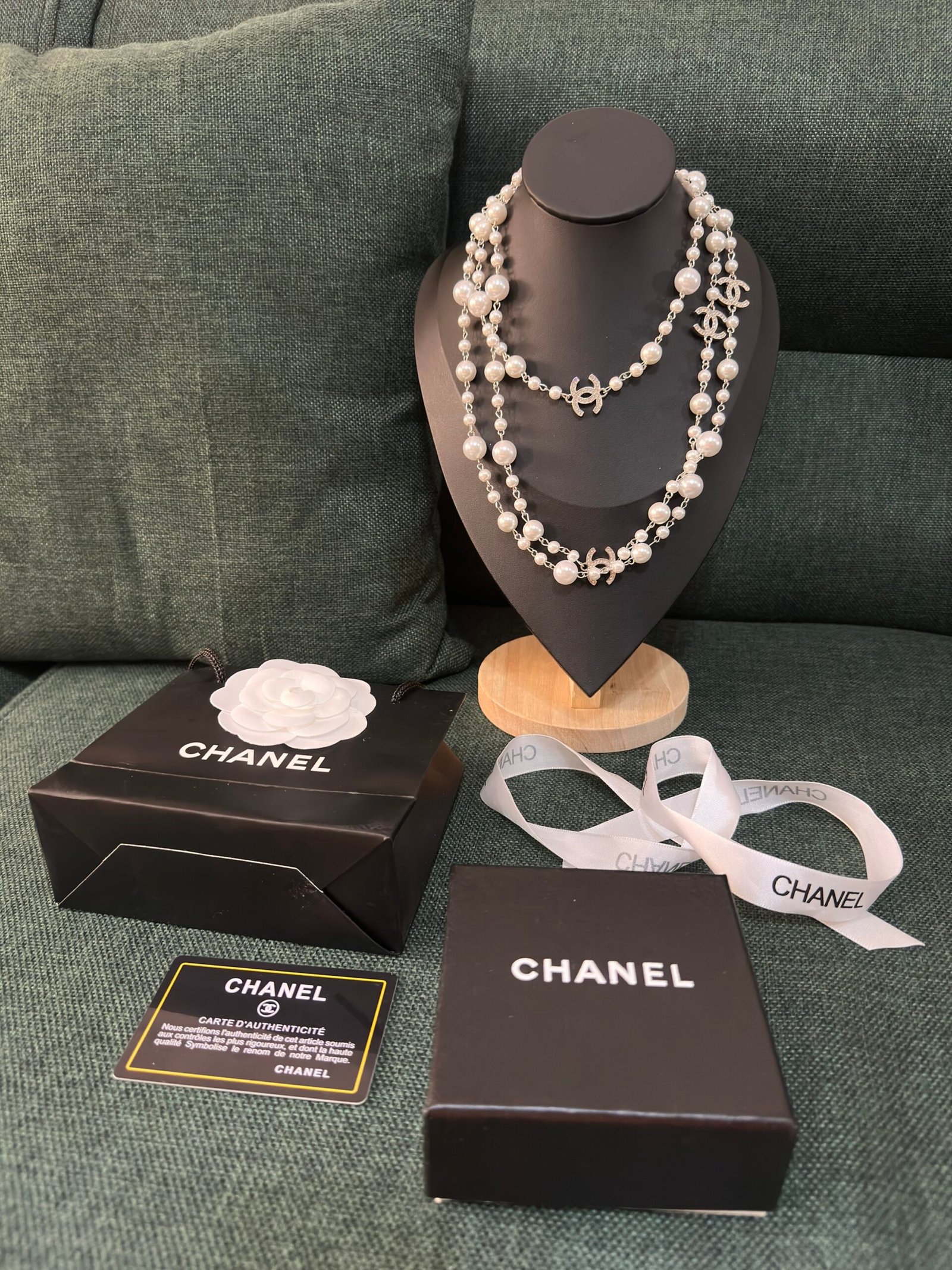 img_4074-3 Channel necklace set - Image 1